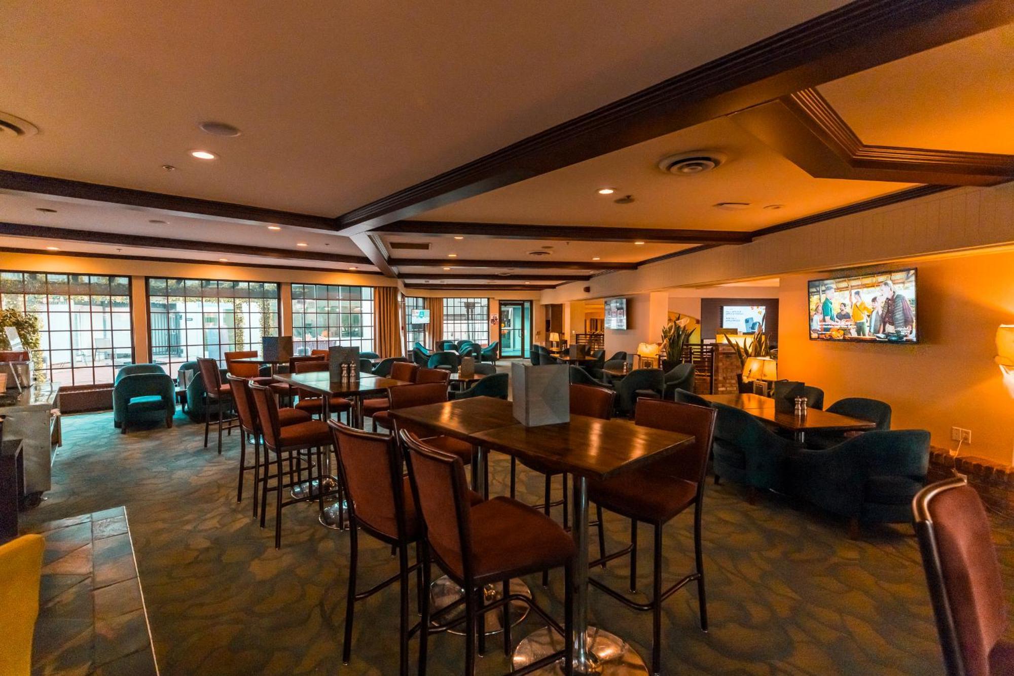 Red Deer Resort & Casino Dış mekan fotoğraf